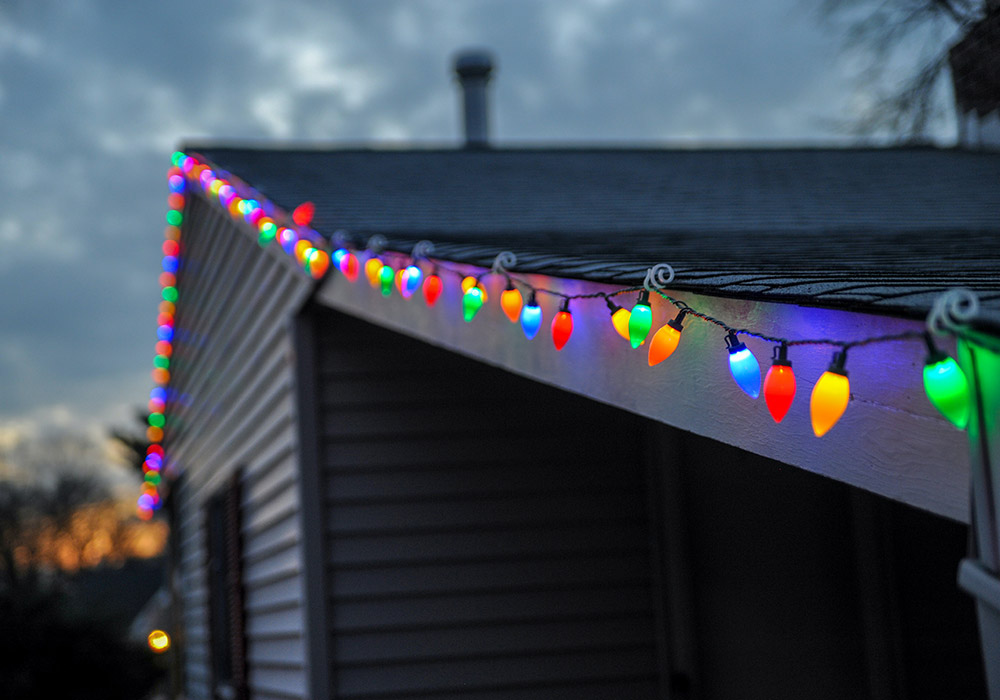 Tips for Putting Up Lights Safely Around the Holidays