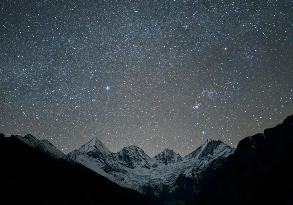 January Skywatch: The Wolf Moon & Other Celestial Events Over the PNW